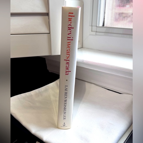 📚 Vintage 2003 The Devil Wears Prada Hard Cover Book - Great Collectors Item - Picture 5 of 16